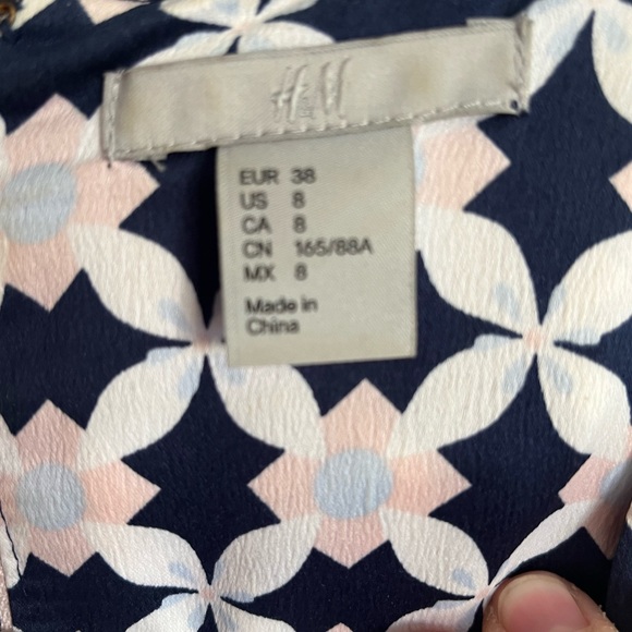 H & M Beautiful dress - Picture 5 of 5